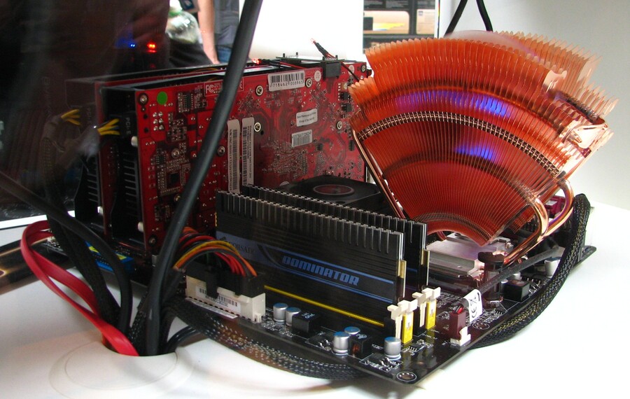 Monster Cooler and SLI linked graphic cards