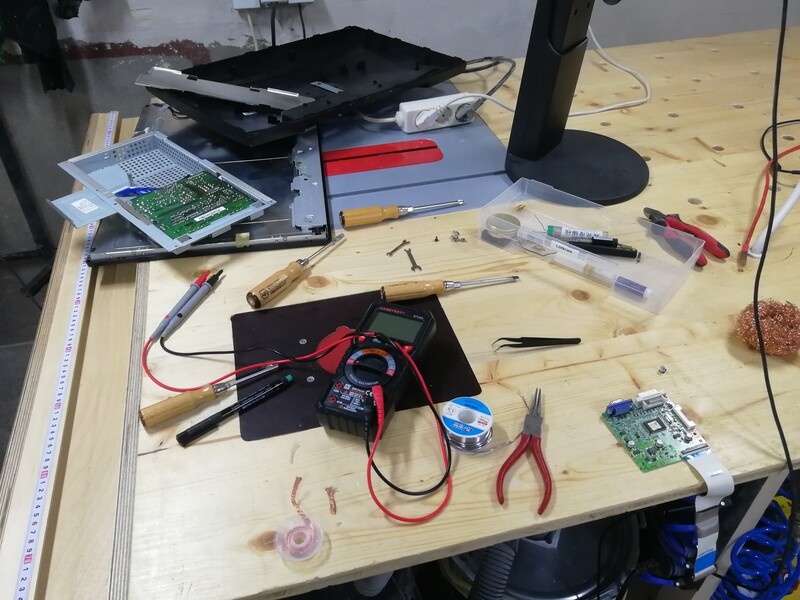 Monitor gutted Monitor gutted