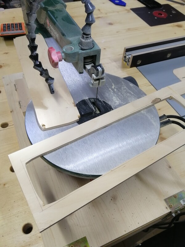 Front panel on the scroll saw Front panel on the scroll saw