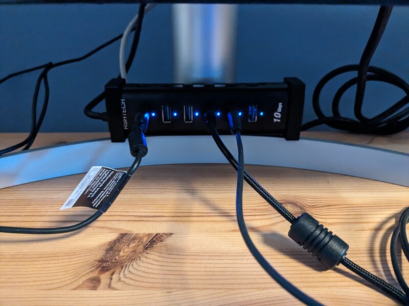 Mounted USB hub Mounted USB hub