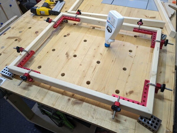 Gluing up the panes Gluing up the panes